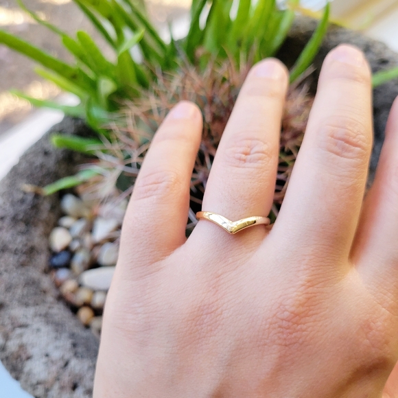 Classic Dainty Gold Arrow Wishbone Ring Band - Picture 4 of 10